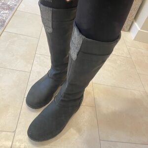 Eddie Bauer Black and Herringbone Winter Boots